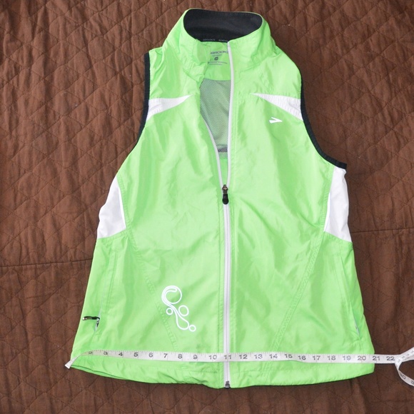 brooks running vest womens green